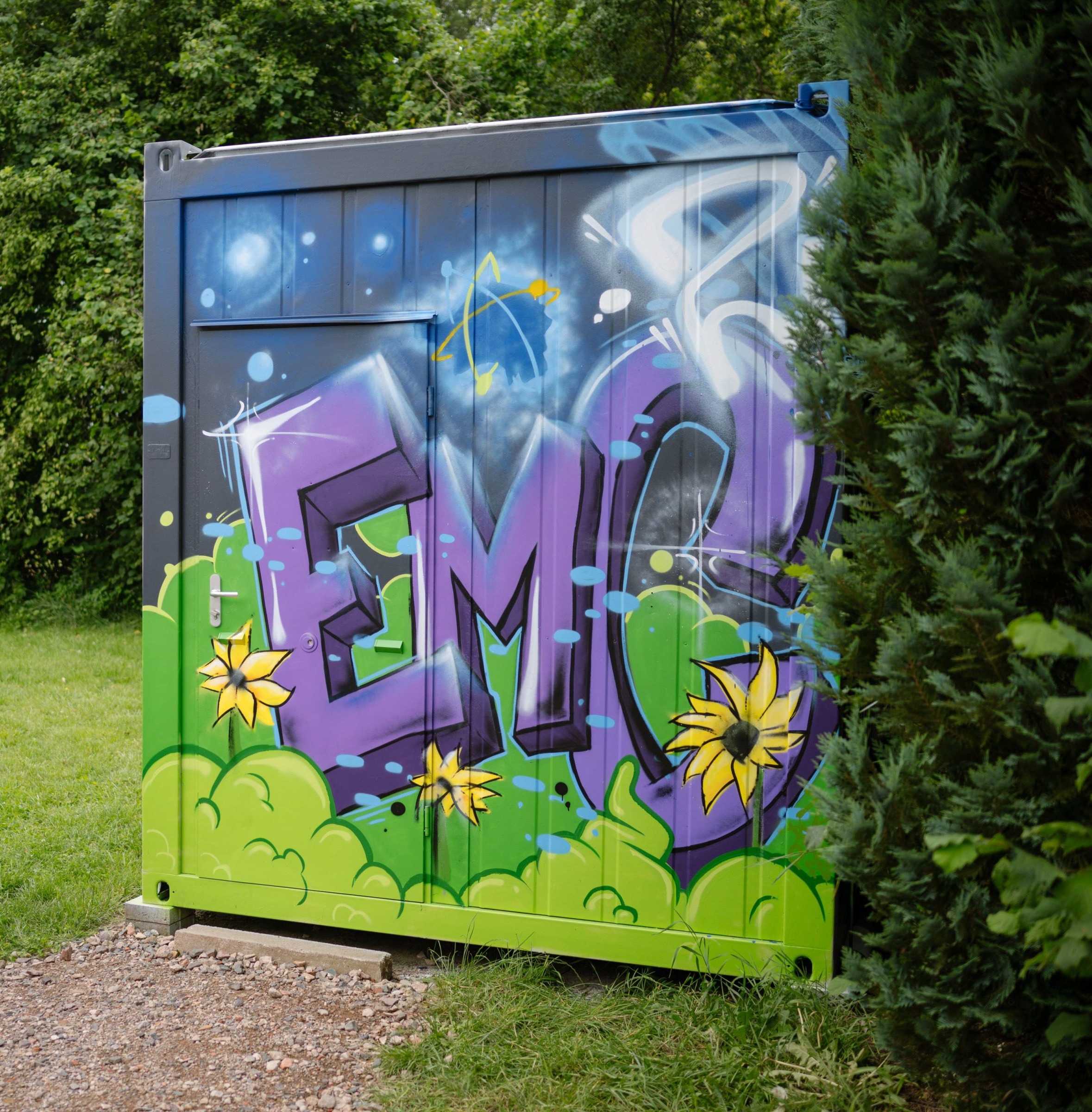 EMC² Saar Vereinscontainer mit Graffiti